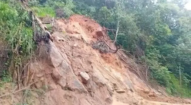 මහනුවර දිස්ත්‍රික්කය: යටිනුවර, දොළුව,උඩුදුම්බර සහ ගඟ ඉහළ කෝරළය