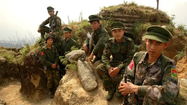 ကချင်လွတ်လပ််ရေးအဖွဲ့ KIA တပ်ဖွဲ့ဝင်တချို့။