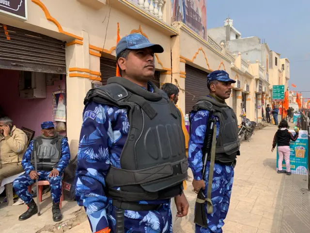 అయోధ్యలో భద్రతా బలగాలు