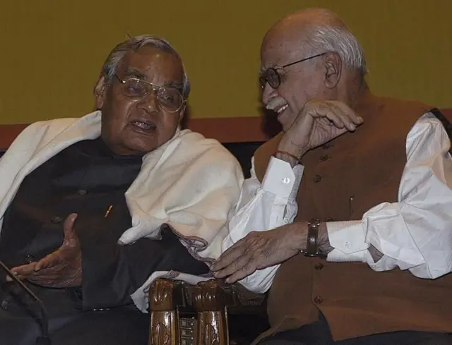 వాజ్‌పేయి, ఇరాక్, అమెరికా, పాకిస్తాన్, చైనా