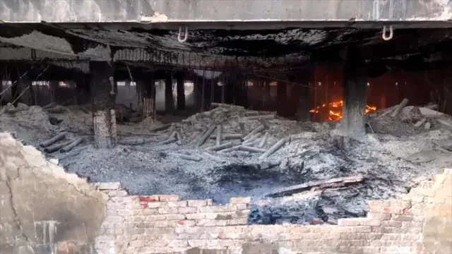 ড্রোন ফুটেজে উপরের দিককার ফ্লোরের কিছু অংশ 
