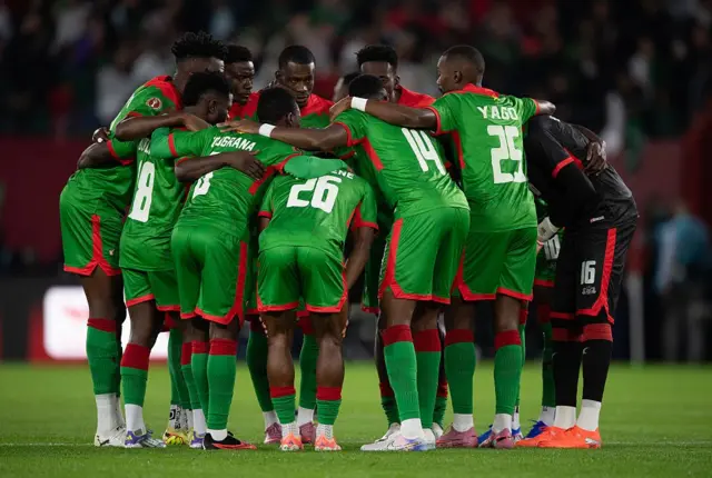 L’équipe du Burkina Faso se rassemble avant le match de la Coupe d’Afrique des Nations (Groupe E) contre l’Algérie le 28 décembre 2025 au stade Prince Héritier Moulay El Hassan de Rabat. 