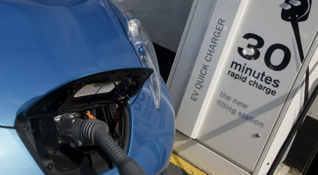 Ылдам зарядоочу жабдуу менен айдоочулар бир саатка жетпей “кубат топтой алышат”