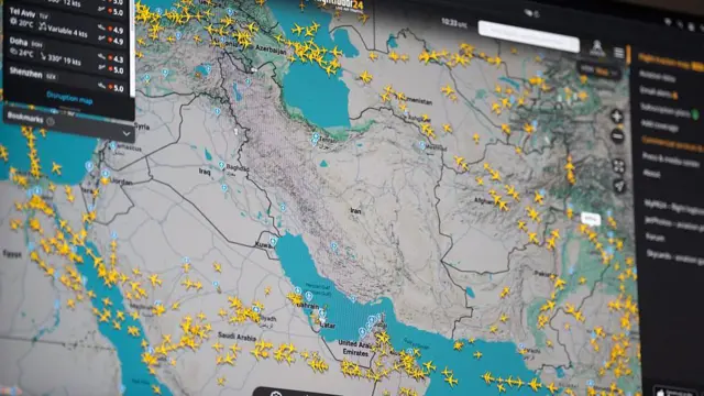 2026年3月3日，Flightradar24網站的畫面顯示由於伊朗空域關閉
，天空空無一物。