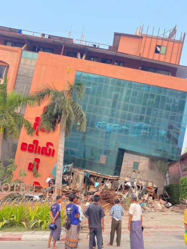 ငလျင်ဒဏ်ကြောင့် ပြိုကျခဲ့တဲ့ မန္တလေးမြို့က ဂရိတ်ဝေါလ်ဟိုတယ်