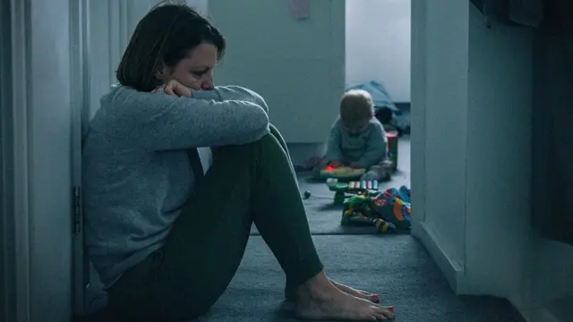 Matka osunęła się przed sypialnią swojego dziecka