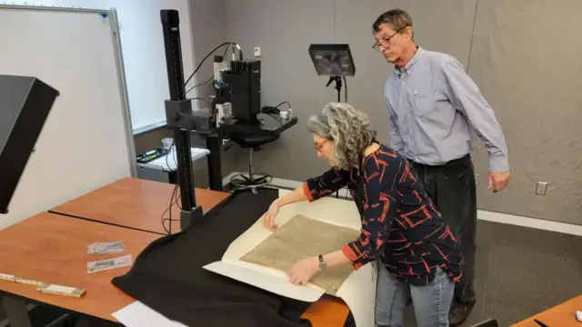 အလယ်ခေတ်သမိုင်းဆိုင်ရာ ဗြိတိသျှ သမိုင်း ပါမောက္ခ နှစ်ယောက်ရဲ့ အာရုံစိုက်မှုကို ရလာခဲ့