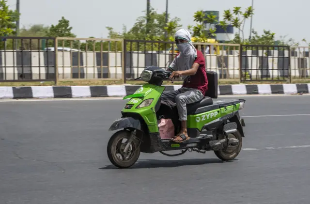 इलेक्ट्रिक स्कूटर 