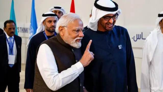 மோதி, துபாய்