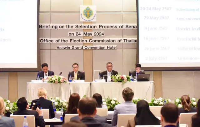 กกต. จัดประชุมชี้แจงเรื่องการได้มาซึ่ง สว. ให้ทูต กงสุล ผู้แทนองค์กรระหว่างประเทศ เมื่อ 24 พ.ค. 