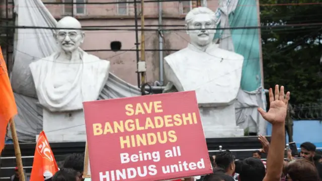 शेख़ हसीना की सरकार गिरने के बाद बांग्लादेश में अल्पसंख्यकों की सुरक्षा के लिए कई जगह प्रदर्शन हुए