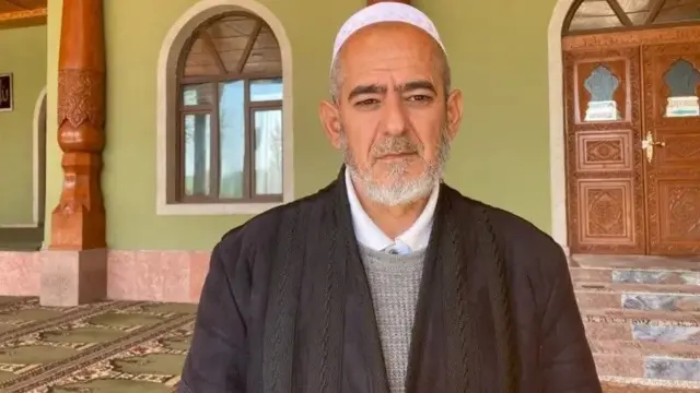 مقامی مسجد کے امام کا کہنا ہے کہ فیاضوف کا گھرانہ تعلیم یافتہ ہے