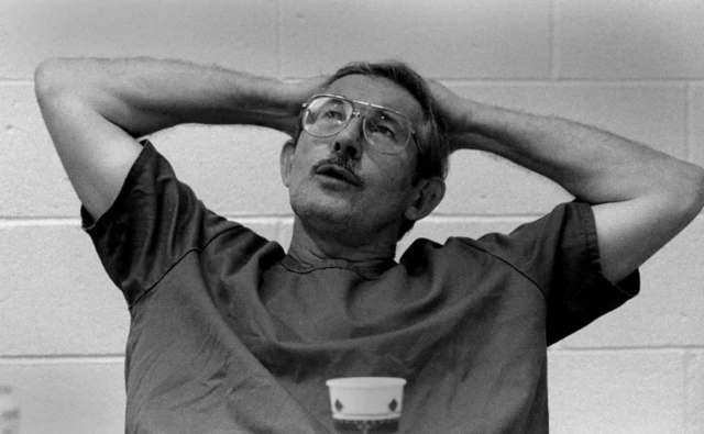 Aldrich Ames menghabiskan hampir satu dekade menjual informasi rahasia ke Uni Soviet, membahayakan lebih dari 100 operasi rahasia, dan menyebabkan kematian sedikitnya 10 mata-mata dari dinas intelijen Barat. Pada 28 April 1994, Ames dipenjara seumur hidup.