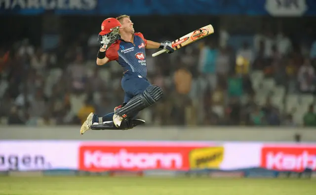 வார்னர் ஆமை வேகம் - கடும் விமர்சனம்