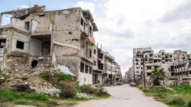 इस्लामी हयात तहरीर अल-शाम या बंडखोर गटानं सीरियातील तिसरं सर्वात मोठं शहर होम्स ताब्यात घेतल्याची माहिती आहे.