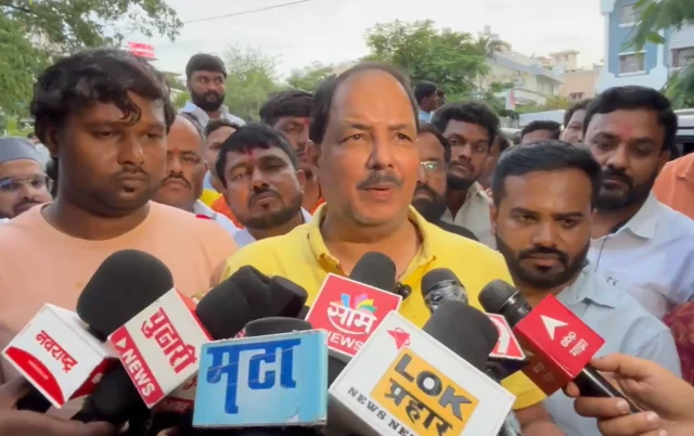 माध्यमांशी बोलताना प्रवीण गायकवाड