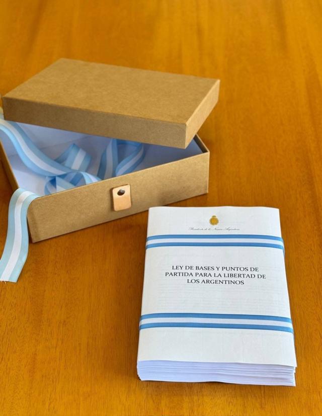 Livro com cores da Argentina e título Leibetting on esports tipsBases e Pontosbetting on esports tipsPartida para a Liberdade dos Argentinos