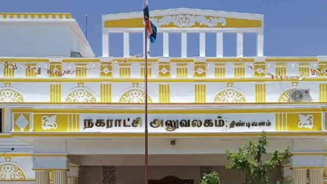 முனியப்பன் தன்னை ஒருமையில் திட்டியதாக தி.மு.க கவுன்சிலர் ரம்யா கூறியுள்ளார்.