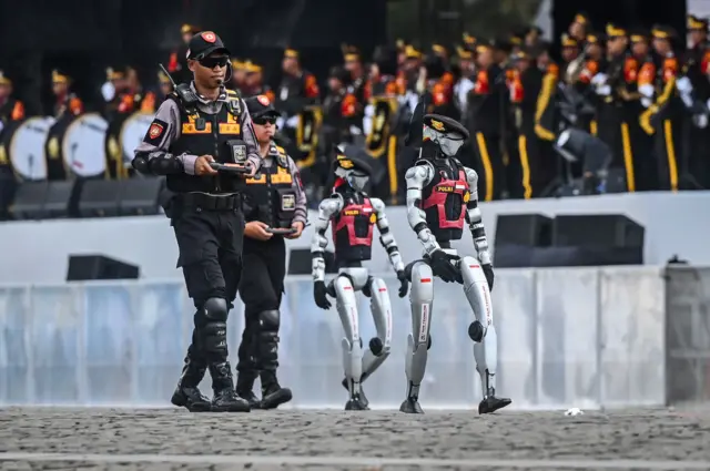 HUT Polri, robot