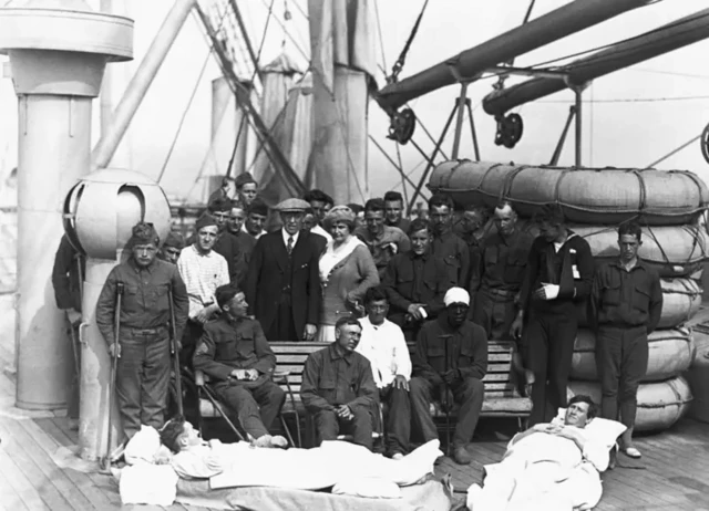 ادیت با دولت ویلسون و سیاست‌های او هماهنگ شد و او را در بسیاری از فعالیت‌هایش همراهی می‌کرد  

