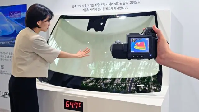 یخ شیشه جلوبا فن‌آوری جدید با سرعت بیشتری آب می‌شود