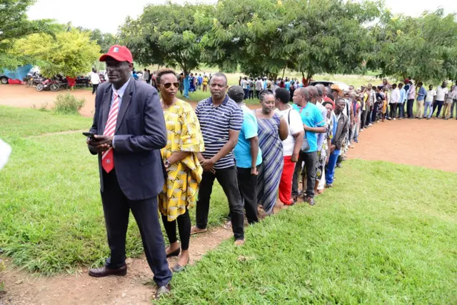 Mu matora yabaye muri 'weekend' ku nzego z'umudugudu n'utugari yo kwemeza umukandida wa FPR, henshi Paul Kagame yatowe ku 100%