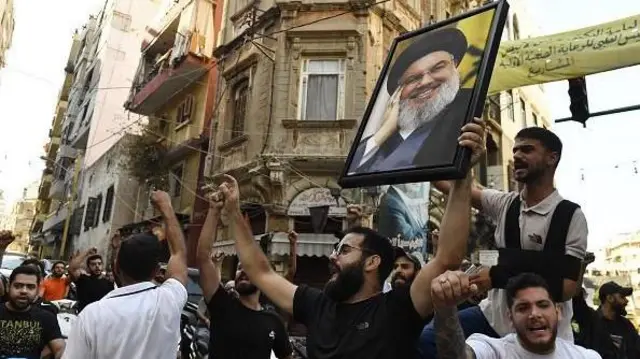 বৈরুতে নাসারুল্লাহর ছবি নিয়ে শ্লোগান