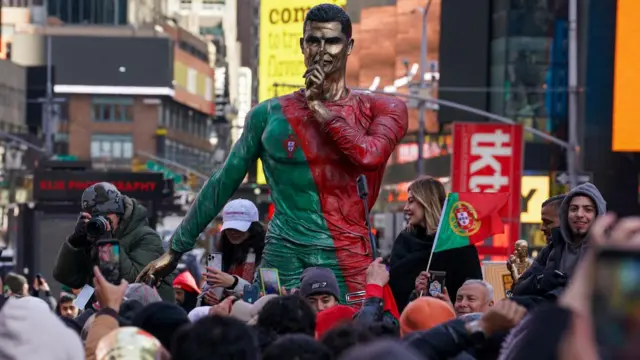 Ishusho ya Ronaldo yahinguwe ipima 3.6m z'uburebure.