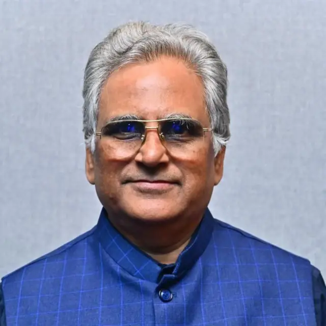 డాక్టర్ గౌతమ్ 