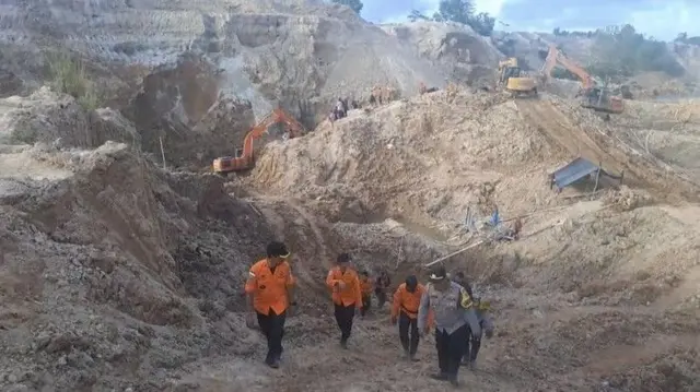 Enam pekerja tambang timah ilegal di Bangka sudah dievakuasi dalam kondisi tak bernyawa, satu masih dicari di lokasi tambang timah Pondi, Kecamatan Pemali, Bangka.