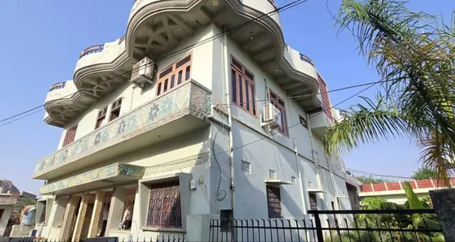 दिनेश बिंवाल का जयपुर के जमवारामगढ़ स्थित घर