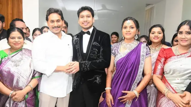 వైఎస్‌ జగన్‌, జోగి రాజీవ్‌ 