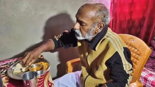 65-year-old Pandurang Ulpe 65 හැවිරිදි පණ්ඩුරං උල්පේ