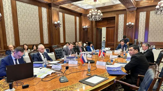 Орус-кыргыз өнүктүрүү фондунун онлайн жыйыны