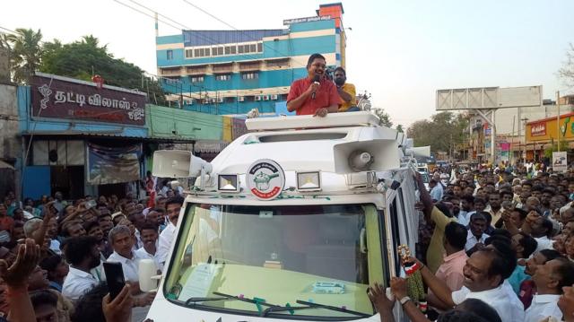 தேனி தொகுதி அமமுக அதிமுக திமுக டிடிவி தினகரன்