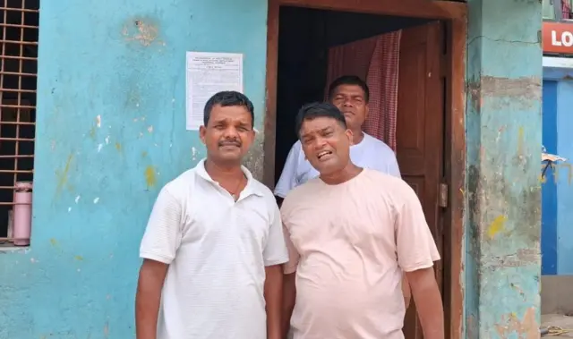 সুভাষ জানা ও তার সহকর্মীরা