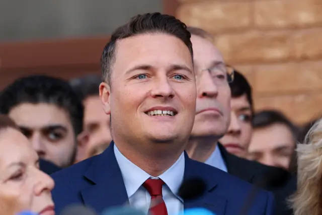 ब्रिटेन के स्वास्थ्य मंत्री ने कहा है कि उन्हें गर्व है कि लंदन के मेयर सादिक़ ख़ान हैं