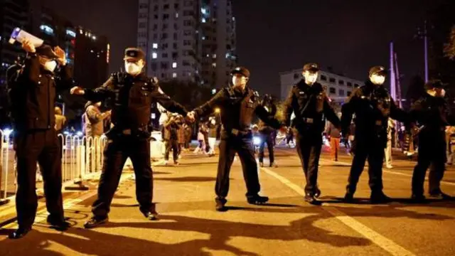 పోలీసుల కాపలా