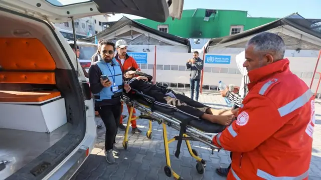 Traslado de un paciente en una ambulancia 