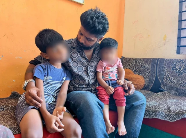 তরুণ প্যাটেলের সঙ্গে আট বছর ও দুই বছর বয়সী তার দুই সন্তান