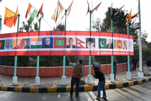 पड़ोसियों के साथ भारत के संबंधों में हमेशा से कुछ असहजता रही है. 