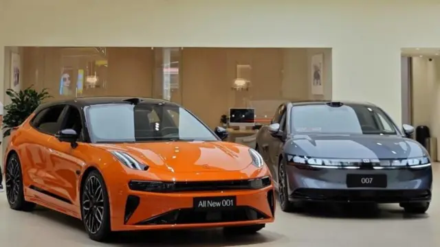 تېره اونۍ، د چین درېیم لوی موټر جوړونکي شرکت جیلي، اعلان وکړ چې ډیپ سیک به خپلو محصولاتو سره یوځای کړي.