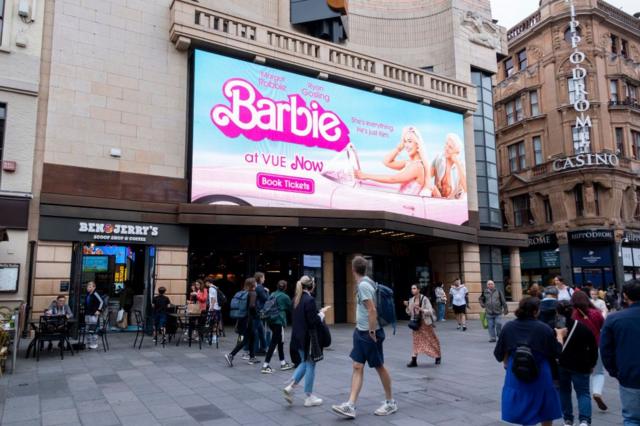 Publicidade do filme Barbie em Leicester Square, em Londres