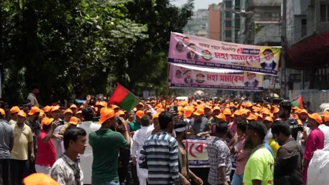 चुनाव के दौरान निष्पक्ष सरकार की मांग को लेकर प्रदर्शन करती बीएनपी.