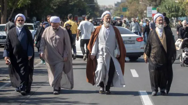 ईरान में ख़ामेनेई के भाषण को हज़ारों लोगों ने सुना है