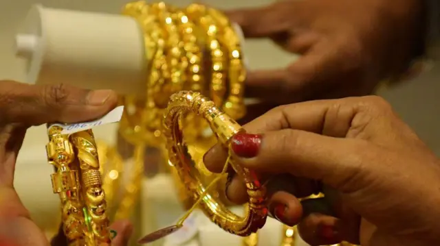 బంగారు గాజు