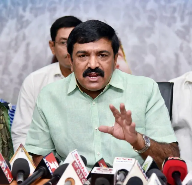 కాకినాడ సీపోర్టు, కాకినాడ పోర్ట్, కాకినాడ సెజ్, స్పెషల్ ఎకనమిక్ జోన్, పవన్ కల్యాణ్, చంద్రబాబు నాయుడు, విజయసాయి రెడ్డి, వై.ఎస్. జగన్, ఏపీ సీఐడీ, ద్వారంపూడి చంద్రశేఖర్ రెడ్డి, కర్నాటి వెంకటేశ్వరరావు, అరబిందో ఫార్మా