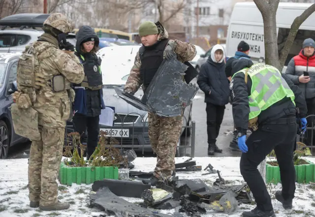 Спеціалісти обстежують уламки російського дрона
