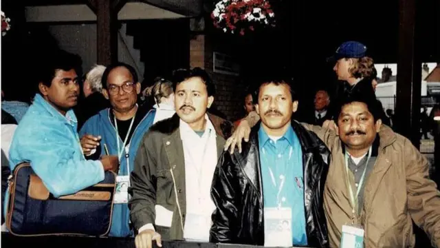 ১৯৯৬ সাল থেকে বিশ্বকাপ কাভার করছেন সাংবাদিক উৎপল শুভ্র (সবার বামে)