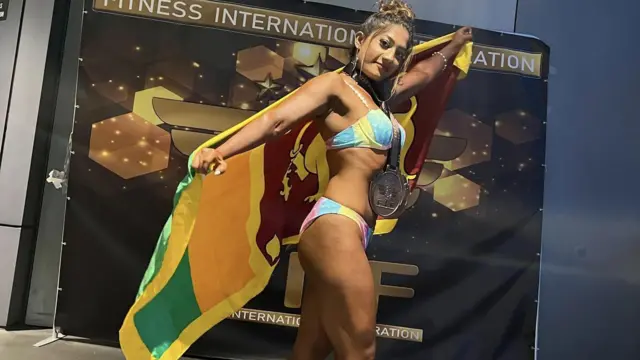 සිංගප්පුරුවේ පැවති ජාත්‍යන්තර යෝග්‍යතා සහ කායවර්ධන ලෝක ශුරතාවලියට තරග වදිමින් පදක්කම් තුනක් දිනා ගැනීමට ජයැරුක්ෂි සමත්වූවාය.